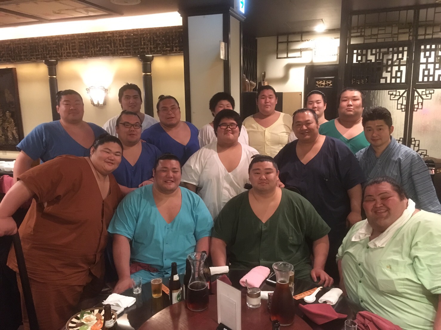 食会での集合写真